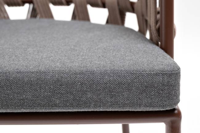 "Диего" стул плетеный из роупа, каркас из стали коричневый (RAL8016) муар, роуп коричневый круглый, ткань серая